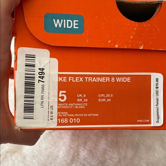 Nike Black and White Athletic Shoes - Picture 10 of 11